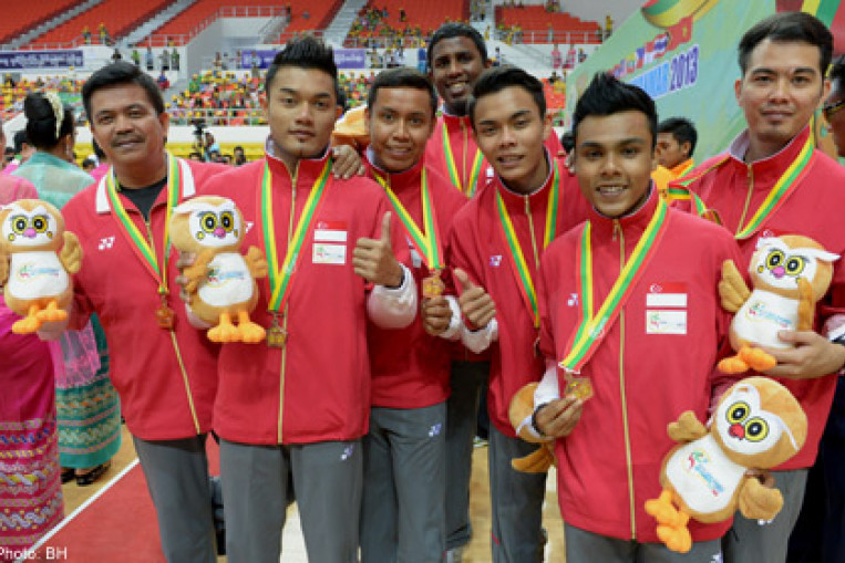 Takraw team juggle to chinlone bronze, News - AsiaOne