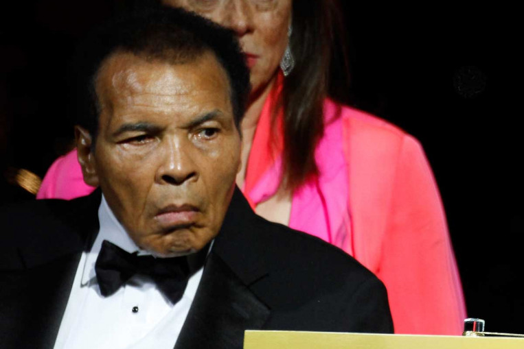 muhammad-ali-knocked-out-by-parkinson-s-say-specialists-world-news