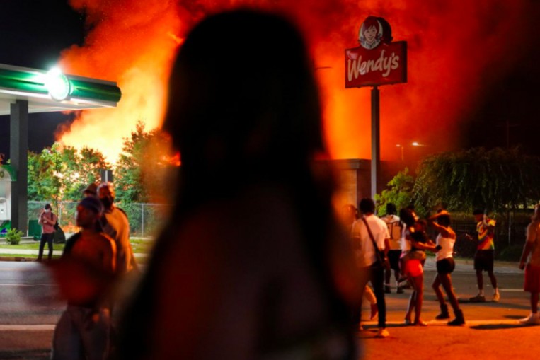 Protesters Burn Down Wendys In Atlanta After Cops Kill Another Man World News Asiaone 9045