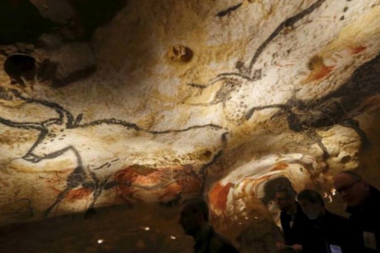 Virtual Reality Brings France S Prehistoric Lascaux Caves Back Into   Replica 