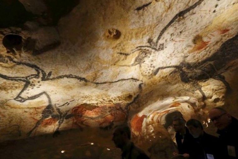 cave paintings france virtual tour