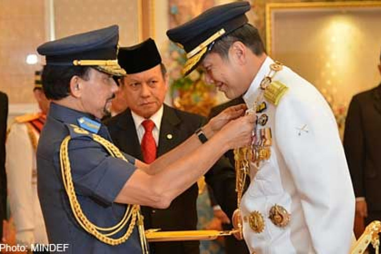 Chief of Defence Force receives prestigious award from Brunei