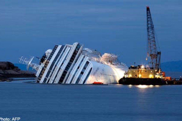 cruise ship hits land in italy