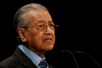 Malaysian PM Mahathir Mohamad says he will hand over to Anwar within 3 years